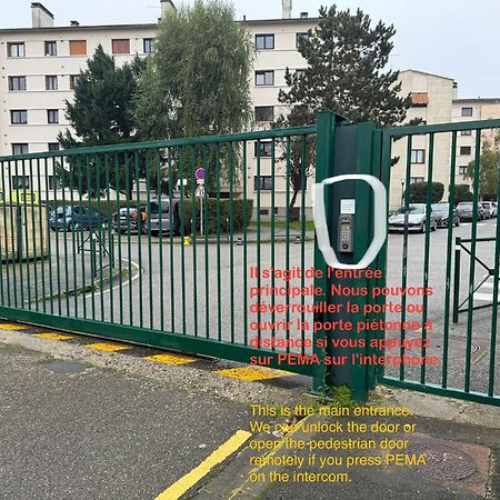Les Clayes-Sous-Bois Appartement Periurbain De Paris Et Versailles מראה חיצוני תמונה